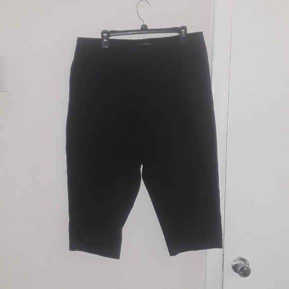 COUNTERPARTS Pants - Black casual Capri NWOT